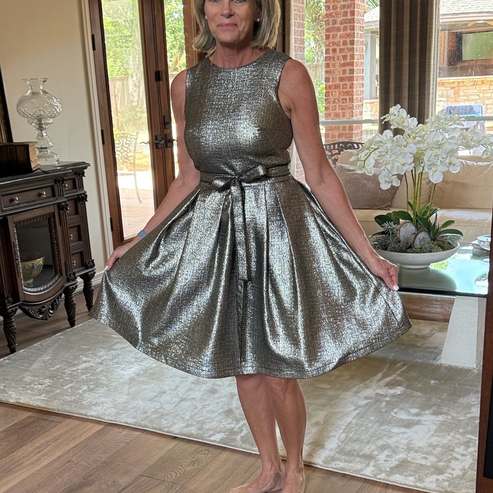 Elegant Sleeveless Metallic Mini Dress